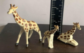 Vintage Giraffe porcelian minature figure set of 3 - £10.95 GBP