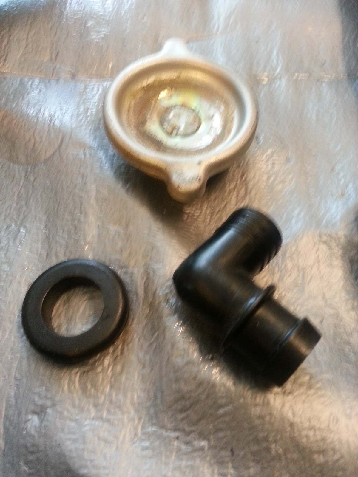 1983-1985 GM Motor V8 5.7L OMC Sterndrive 6410893 Oil Cap &amp; Valve Cover ... - $19.95