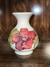 W Moorcroft Hibiscus Vase Approx 5” Tall - £39.45 GBP