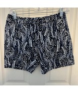 White House Black Market Blue &amp; White Feather Print Shorts - Size 0 - $347.82 MXN