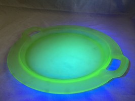 10.5” Frosted Vintage Green Uranium Vaseline Glass Cake Plate Platter Handles - £35.25 GBP