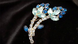 Vintage Juliana Silvertone Capris Blue Baby Blue  Rhinestones Flower Brooch Pin - £59.95 GBP