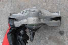2004-2009 VOLKSWAGEN TOUAREG FRONT RIGHT UPPER CONTROL ARM BRACKET ASSY K6964 image 7
