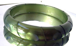 Vintage Lucite Dark Green Carved  Bracelet Mid Century Modern Moonglow Bangle - £14.20 GBP