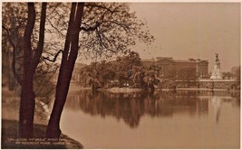 London England~Lake St James Park &amp; Buckingham Palace~Judges&#39; Photo Postcard - $5.45