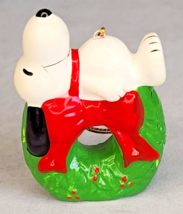 Peanuts Snoopy on Christmas Wreath w/Red Bow Ceramic Ornament Vintage - £7.96 GBP