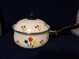 Vintage Enamel Coated Floral Red Yellow Blue &amp; White Pot 2.25 qt. Saucepan Lid - £9.51 GBP