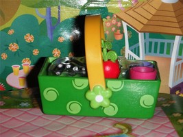 American Girl Miniature Picnic Basket AG Minis Dollhouse Miniature Food Dishes - £10.97 GBP