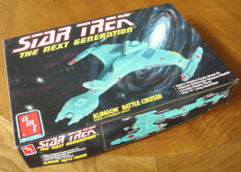 Star Trek The Next Generation Klingon Battle Cruiser Model Kit #6812 AMT... - $58.89