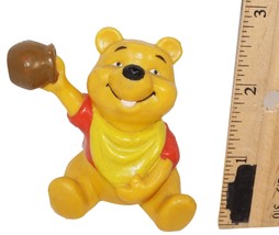 Vintage Disney Winnie The Pooh With Bib Holding Honey Pot - 2.5&quot; PVC Toy Figure - £5.47 GBP