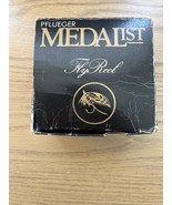 VINTAGE PFLUEGER MEDALIST 1594 1/2 FLY REEL BOX ( BOX ONLY) - $199.02 MXN