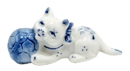 Vintage Delft Hand Painted Kitten Blue &amp; White Playing w/Ball 4.5&quot; x 1.5&quot;x 2.25&quot; - £9.87 GBP