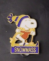 SNOWMASS SNOOPY PEANUTS BLUE/YELLOW SKI SKIING LAPEL HAT PIN COLORADO CO... - £11.78 GBP