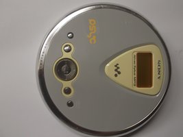 Sony D-NE300 Psyc ATRAC Walkman Portable CD Player (Gray) - £191.86 GBP