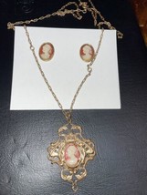 Cameo Pendant W/ Chain Necklace &amp; Earrings - £31.65 GBP