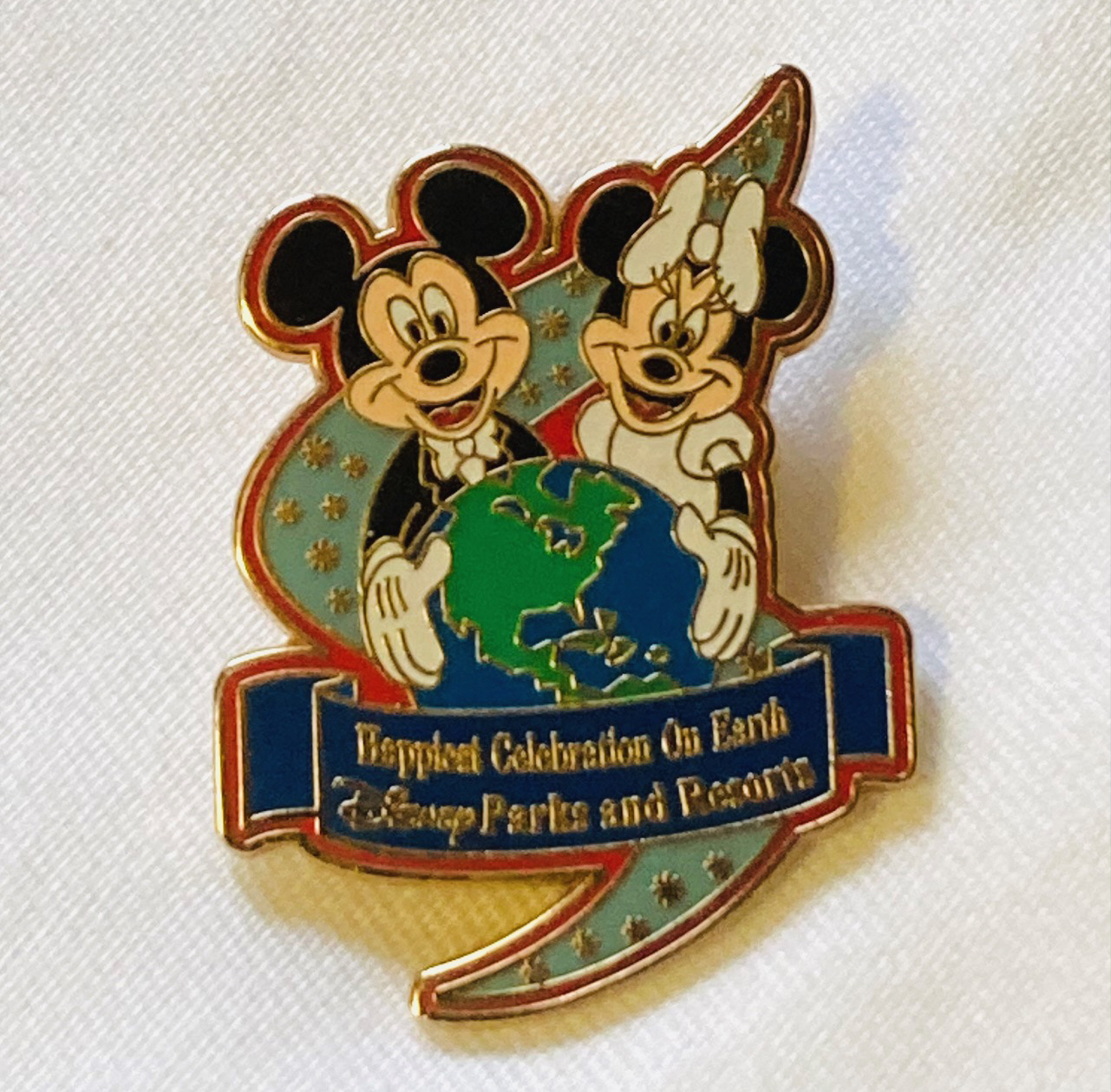 Disney pin trading Happiest Celebration on Earth 2005 Mickey and Minnie  - $4.00