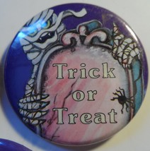 Halloween 3 Button Lot Trick Or Treat Rare 1980&#39;S Ghoul Pins Scary Party Buttons - £6.35 GBP
