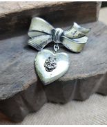 WWII Sweetheart Vintage 1940s Sterling US Navy Heart Locket Bow Pin Broo... - $1,726.03 MXN WWII Sweetheart Vintage 1940s Sterling US Navy Heart Locket Bow Pin Broo... - $1,726.03 MXN