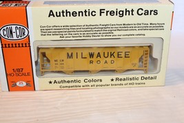 HO Scale Con-Cor, 3 Bay Covered Hopper Milwaukee Road Yellow #98108 - 009513 - £23.98 GBP