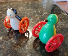 Lot 2 Vintage Nodder Toy Plastic PENGUINS WHEELS Celluloid 2.25&quot; x 2&quot; - £39.29 GBP