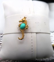 Vtg Wonderful Figural Seahorse Lapel Brooch w/Faux Turquoise &quot;Bubble&quot; - $281.37 MXN