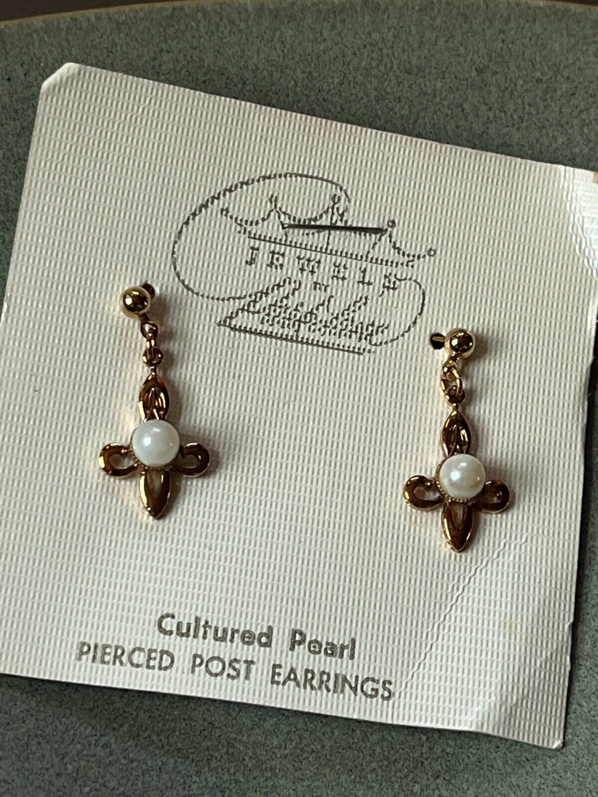 Vintage Parklane Small Goldtone Fleur dis Lis w Cultured Pearl Post Dangle Earri - $11.29