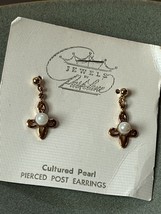 Vintage Parklane Small Goldtone Fleur dis Lis w Cultured Pearl Post Dangle Earri - £9.02 GBP