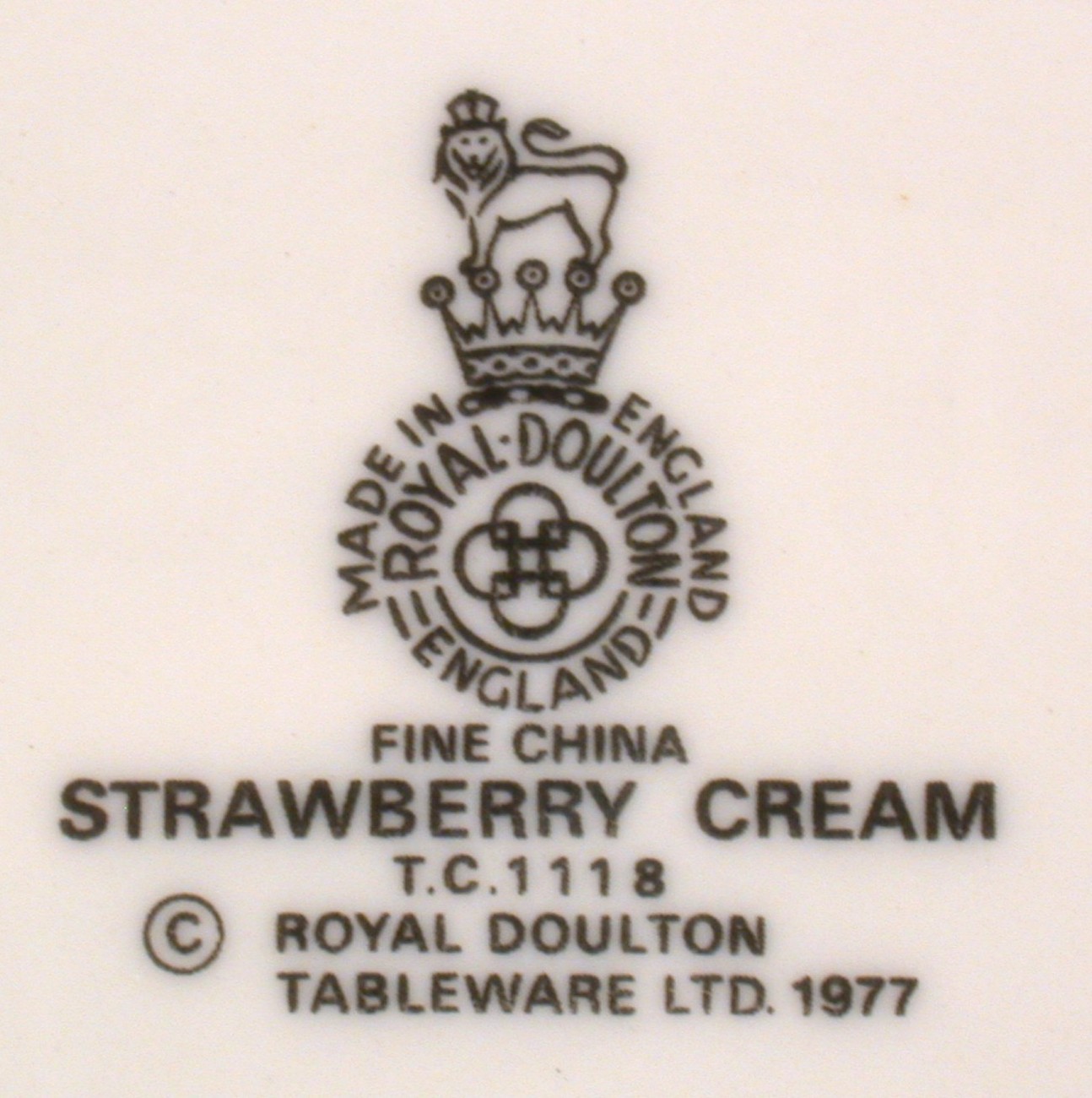 Royal Doulton Strawberry Cream Fruit Dessert Bowl TC1118 Item image 3