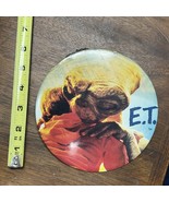 Universal Studios Vintage 1982 E.T. HUG Movie Elliot 6&quot; Pin Button - $570.99 MXN