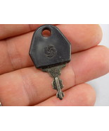 SAMSONITE INTERNATIONAL LUGGAGE KEY W/ BLACK PLASTIC BOW COVER - $12.08 CAD
