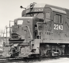 Penn Central Railroad #2243 GP30 Electromotive Train Photo Youngwood PA 1972 - £7.53 GBP