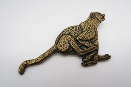 Fun vintage big cat running large metal brooch cheetah leopard jaguar - £15.71 GBP