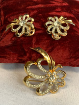 Vtg Jomaz (Joseph Mazer) Fashion Jewelry Set Clear Stone Pin &amp; Clip-On E... - £70.14 GBP