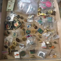 100+ Pieces Lot Vintage to Now Lapel Pin Pinbacks 9A Costume Jewelry - £23.18 GBP