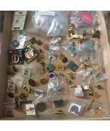 100+ Pieces Lot Vintage to Now Lapel Pin Pinbacks 9A Costume Jewelry - £22.80 GBP