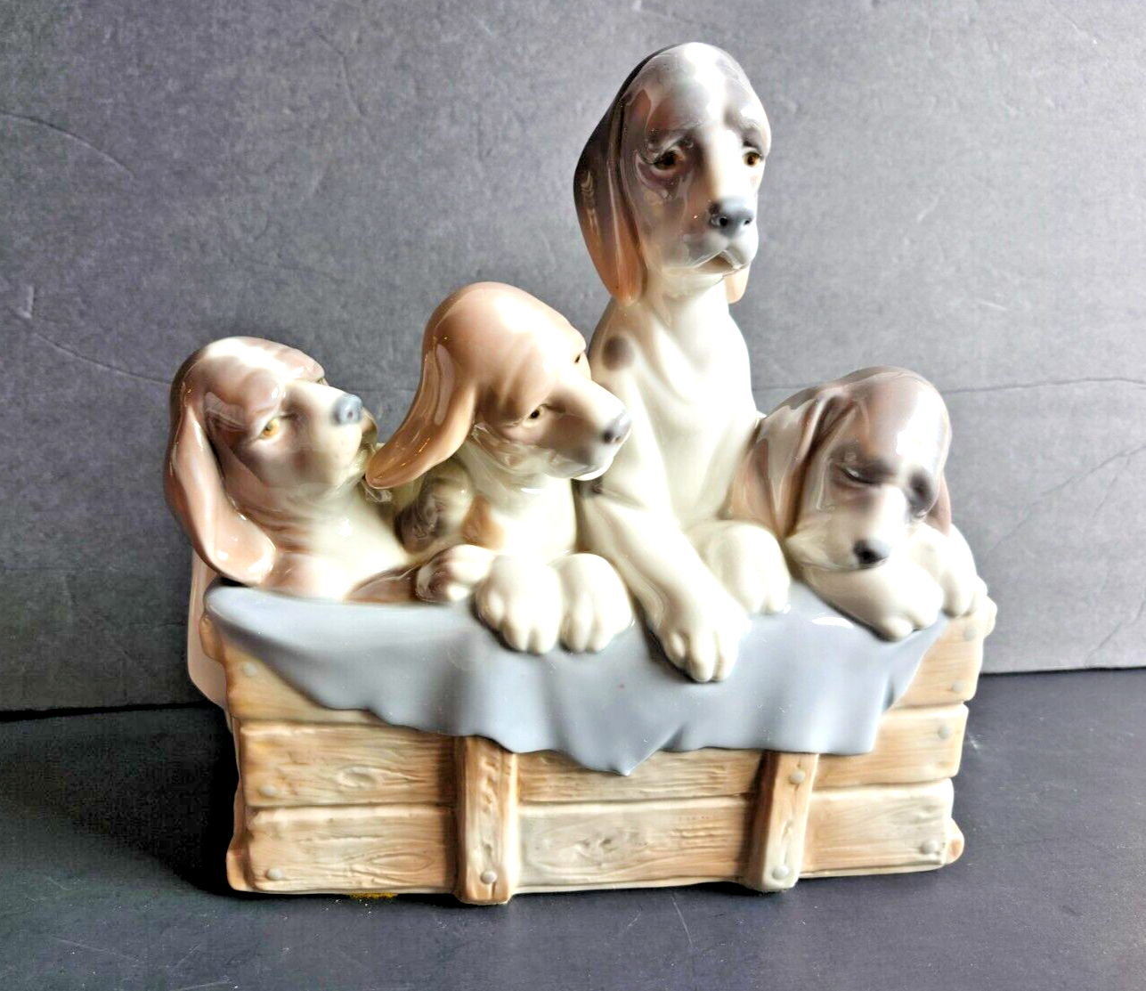 Vintage Lladro Four Beagle Puppies Dogs In Basket With Blanket # 0131 Retired - $355.41