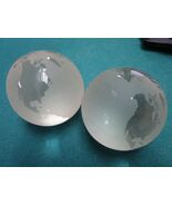 Silvestri Crystal Pair of Globe Paperweights Frosted and Clear, 3&quot; [PPWB] - $1,160.71 MXN