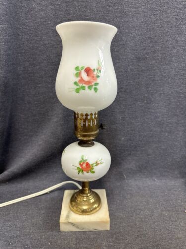 Antique Milk Glass oil Lamp (TRE) 45 Antique Milk Glass oil Lamp (TRE) 45