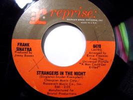 Frank Sinatra-Strangers In The Night / Oh, You Crazy Moon-45rpm-1966-VG+ - £3.95 GBP