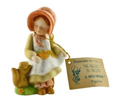 Holly Hobbie Figurine Girl Flowers Squirrel Heart&#39;s Bouquet Vintage 1974 - £15.14 GBP