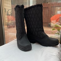 NWOT Totes Black zip up Boots Canvas Quilted Upper Sz 7 Women&#39;s - £33.55 GBP