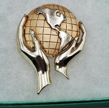 Vintage Hands Holding The Earth Gold Tone Brooch Pin - £20.24 GBP