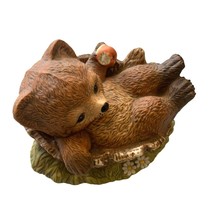 Homco Home Interiors Vintage 1986 Bear Laying eating apple in tree trunk Masterp - $14.84