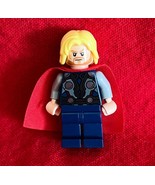 Vintage Thor 1 3/4&quot; Tall Lego Marvej Avengers Mini Figure - $188.16 MXN