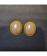 Vintage DARIA Gold Tone Simulated Pearl Filigr Ornate Clip On Earrings 1&quot; - $14.85 CAD