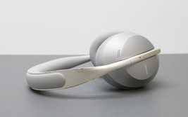 Bose 700 Wireless Noise Cancelling Headphones image 8