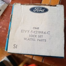 OEM NOS Ford 1980 81 82 Town Car Lincoln Lock Cylinder Set /w Key E1VY-5421984-C - £35.70 GBP