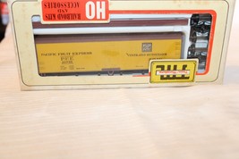 HO Scale Train-Miniatures, 40&#39; Box Car, Western Pacific PFE, Yellow, #20795 - £23.97 GBP