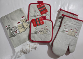 Home Basics Set of 5  2 Pot Holders, 2 Oven Mitts and 1 Hand Towel Santa... - $465.81 MXN