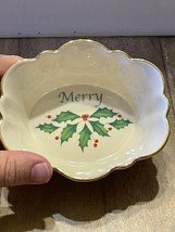 Lenox Holiday Series Dish Merry Fluted Oval Holly Cream Gold Trimmed Christmas - £10.11 GBP